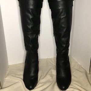 BLACK THIGH HIGH HEELS